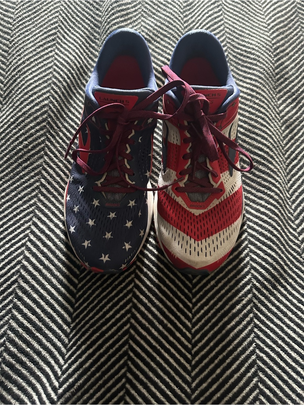 Brooks Launch 5 Navy, White & Red Star-Pattern Running Shoes - Picture 2 of 4